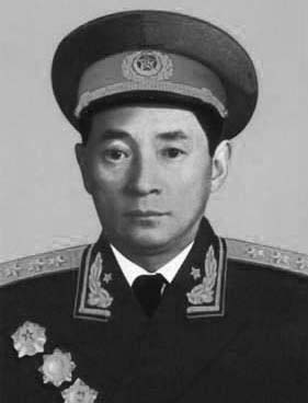 周虎臣画像